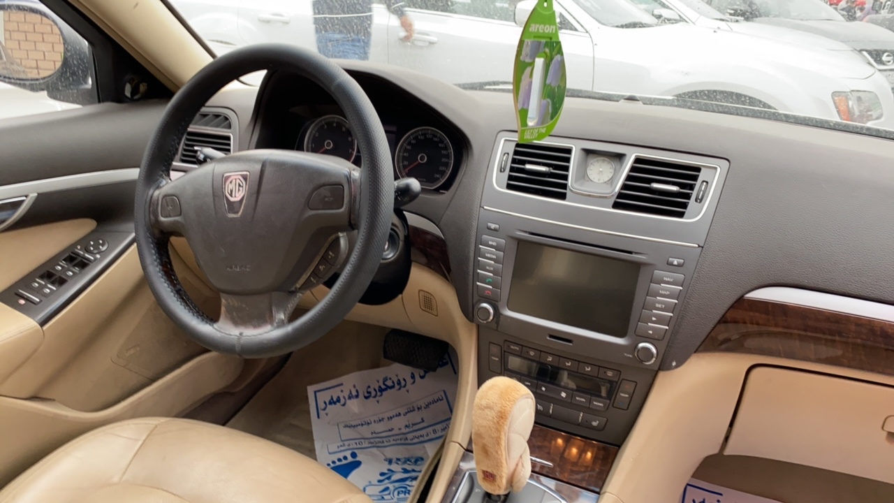 ئێم جی 750